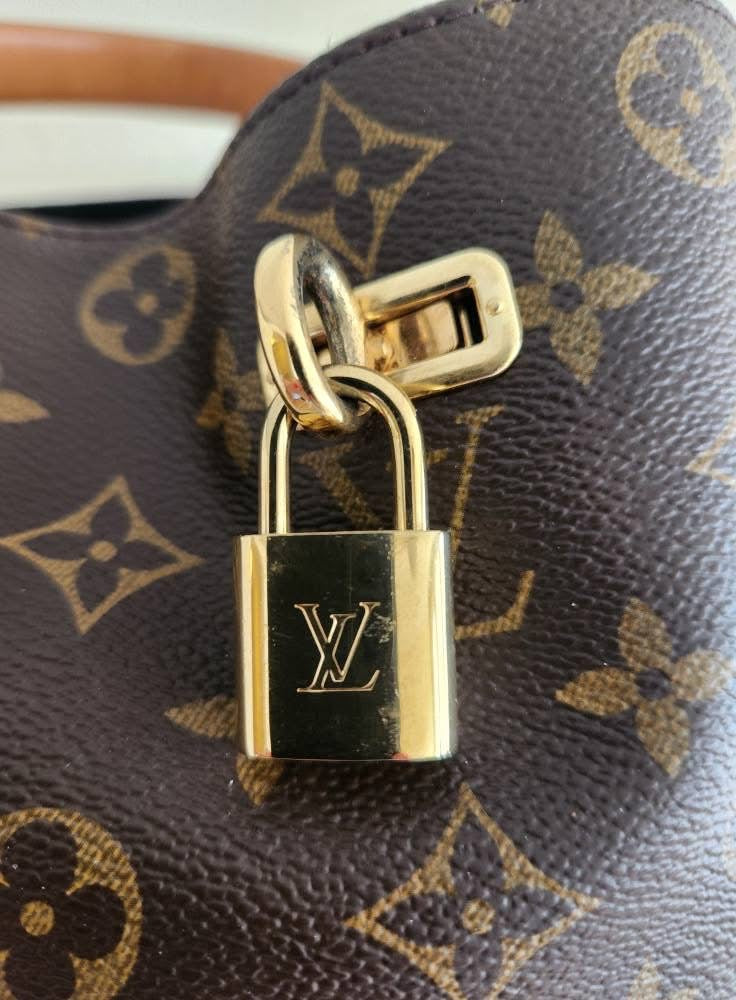 2016 Louis Vuitton Gaia Monogram Handbag