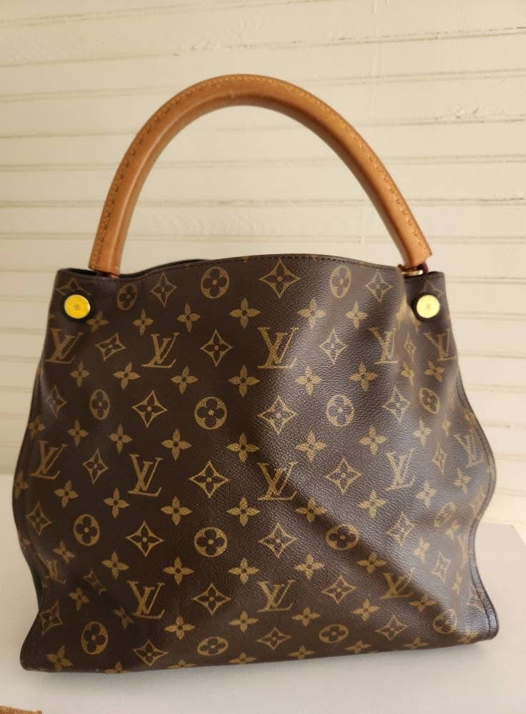 2016 Louis Vuitton Gaia Monogram Handbag
